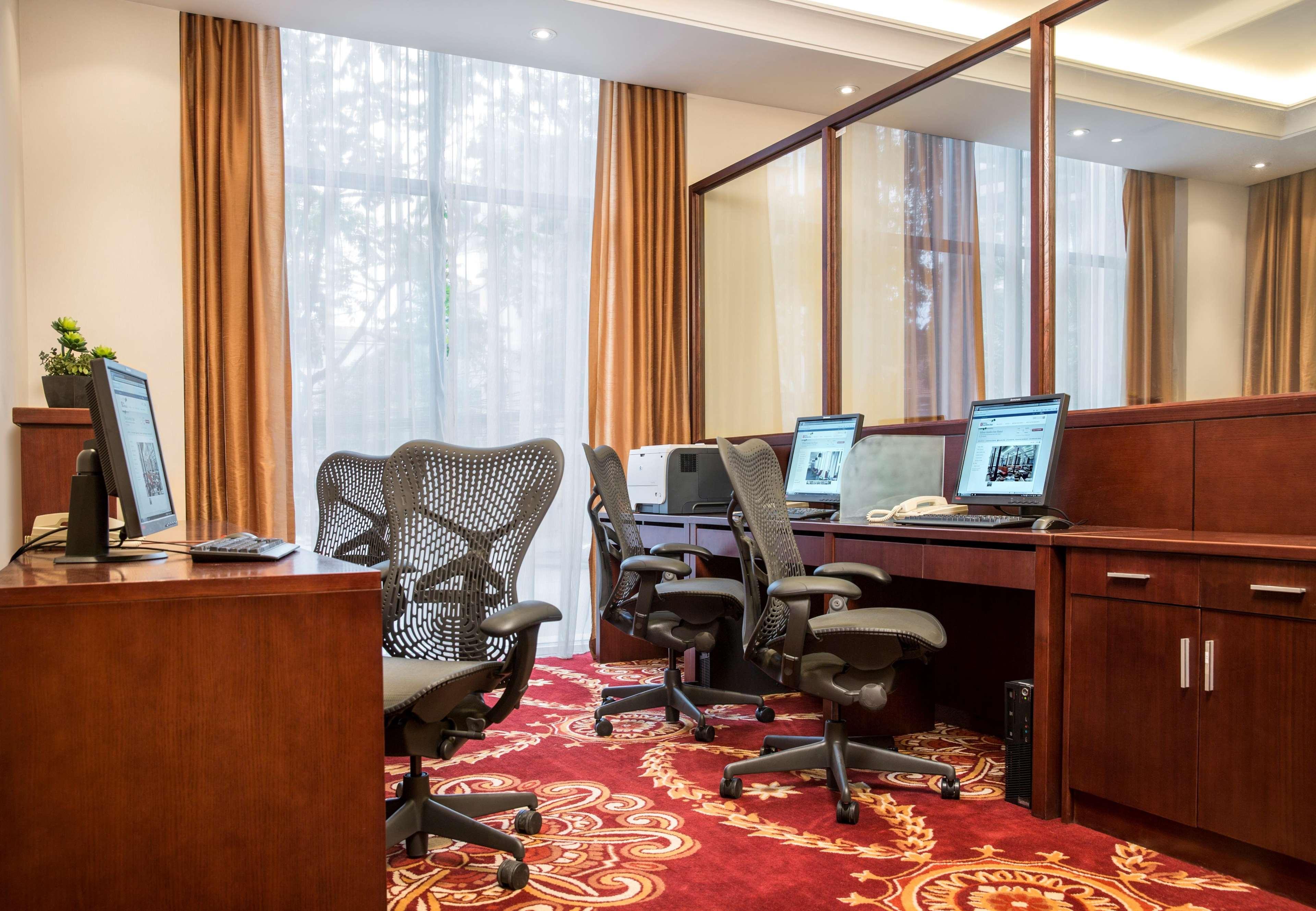 Hilton Garden Inn Hanoi Exterior foto